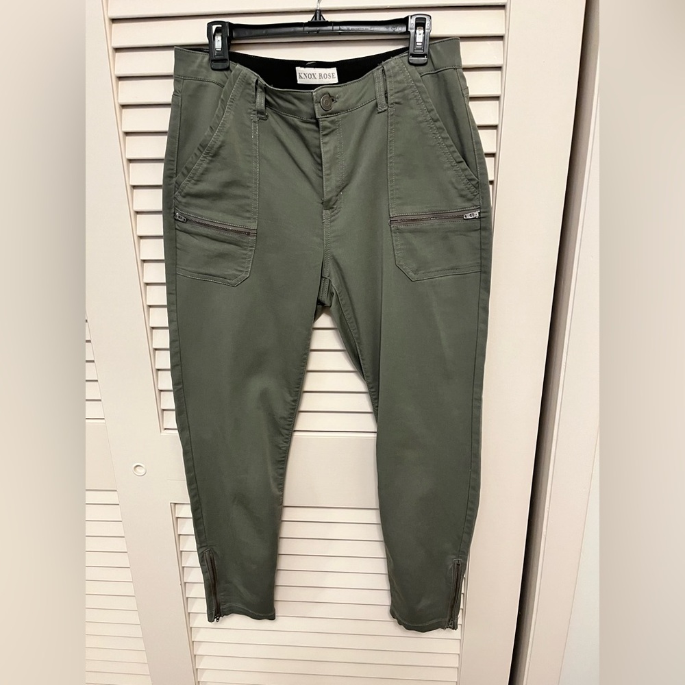 Knox Rose Army Green Women’s Pants with zipper details.